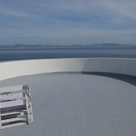 招待所 Floating House